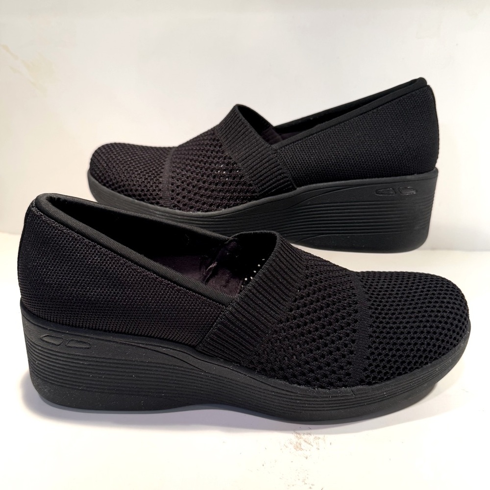 Skechers Pier-Lite Women's Size 9.5 Wide Black Slip-On Stretch Mesh Wedge Shoe